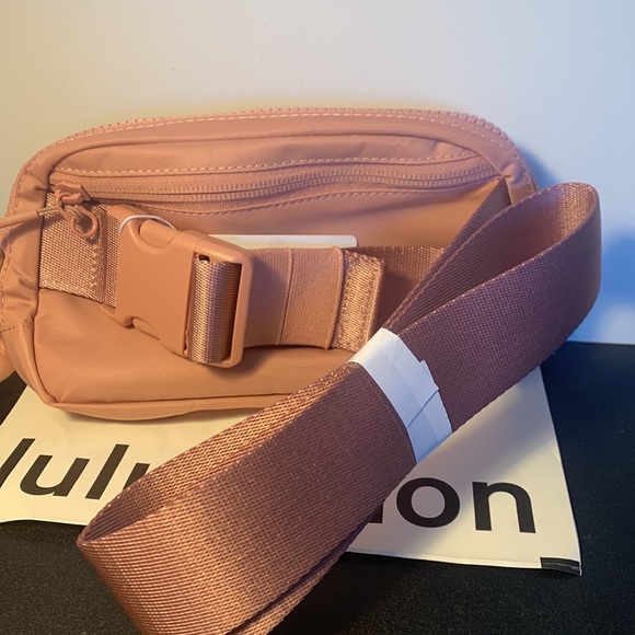 NWT LULULEMON EVERYWHERE BELT BAG PINK PASTEL - Picture 3 of 4